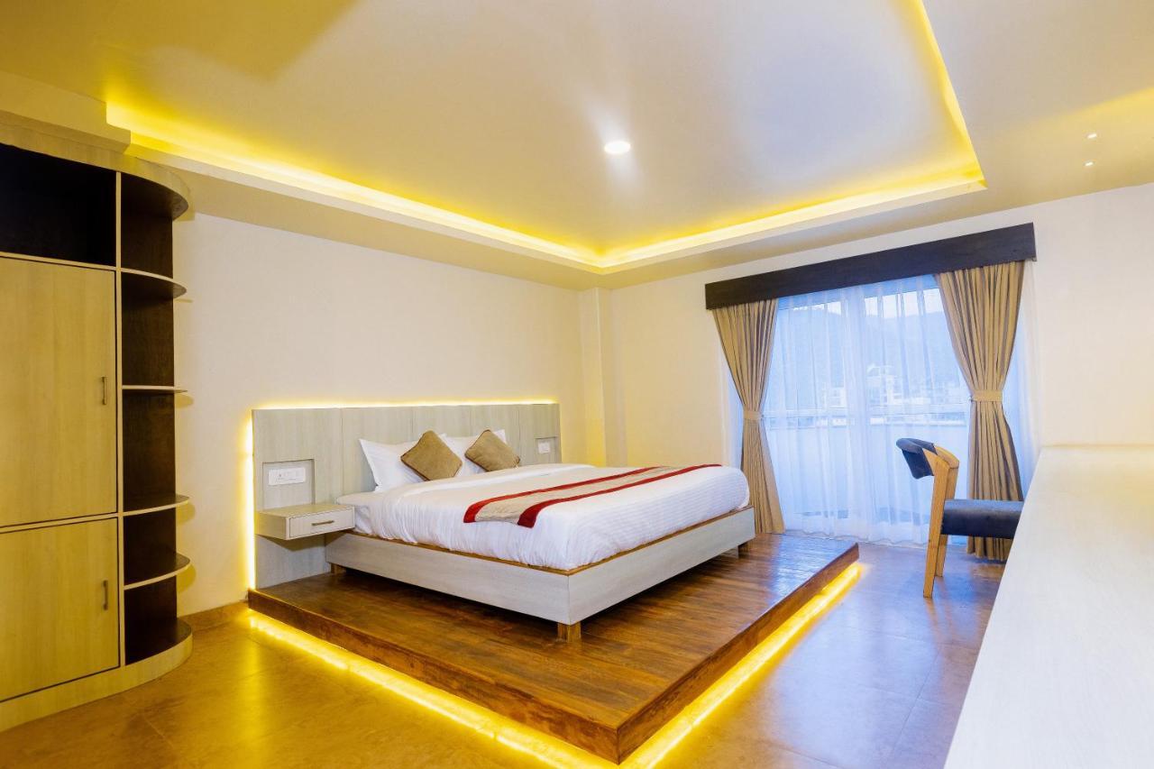 Poms Penthouse Lejlighed Pokhara Eksteriør billede
