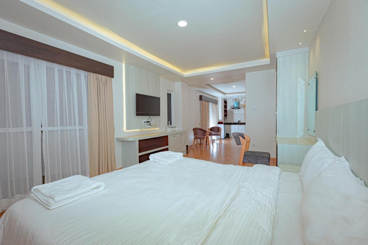 Poms Penthouse Lejlighed Pokhara Eksteriør billede