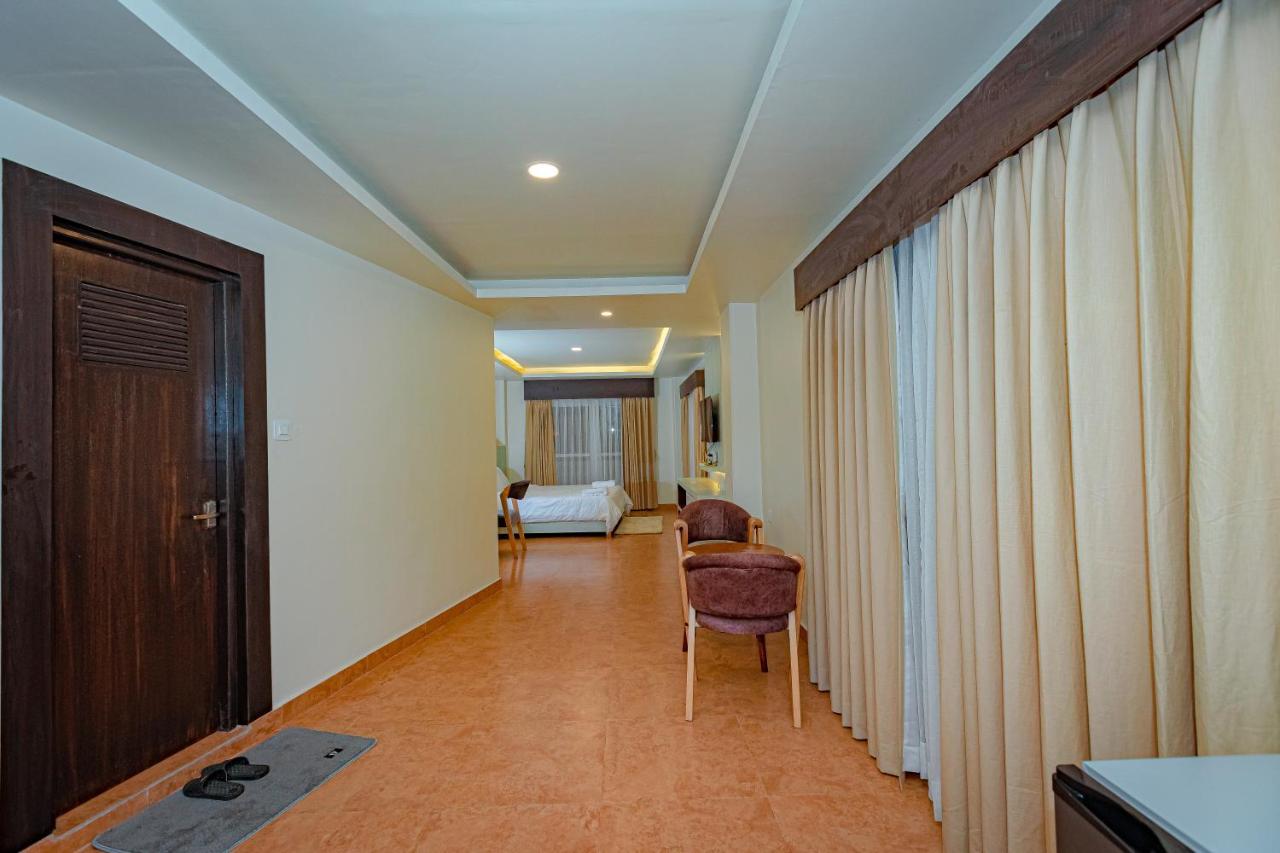 Poms Penthouse Lejlighed Pokhara Eksteriør billede